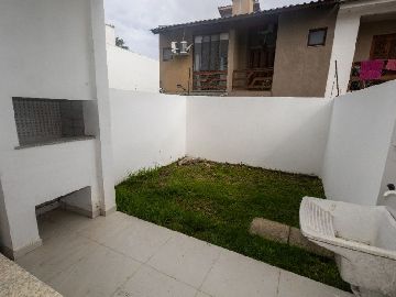 �rea de servi�o c/ churrasqueira e p�tio